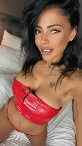 NaomiColle — Streamate Photos