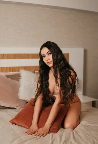 IsabellaSaenz — Streamate Photos