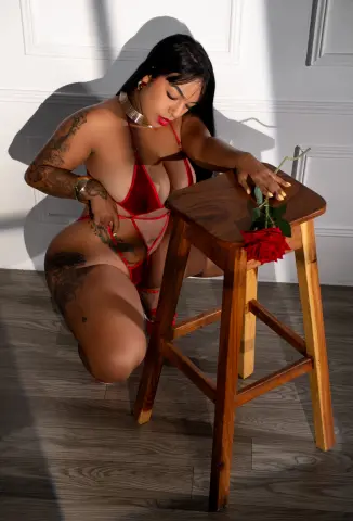 MiaSichell — Streamate Photos