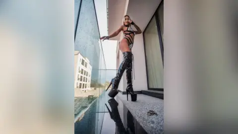 IssaSmith — Crazy and sexy Issa
