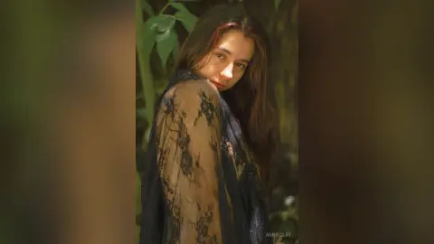 AnnieClay — Jane waiting for tarzan