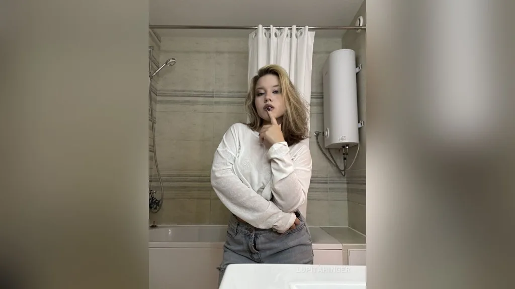 LupitaHinger — live cam