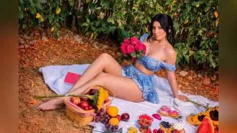 AvrilBonet — Picnic temptation