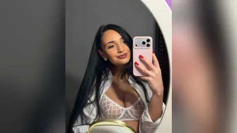 AllaRoberts — Selfie Mirror