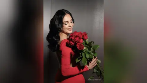 AngelinaKunis — Red 🌹
