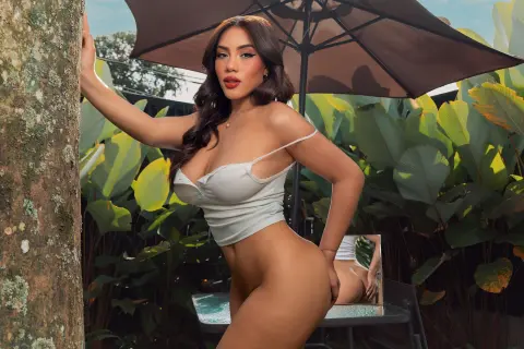 GabbyHadid — Streamate Photos