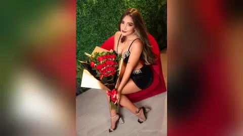 MarianaPastore — Flowers like kisses!