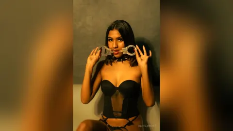 CanelaFrunt — Sexy