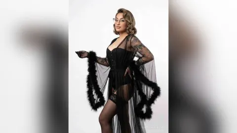 AmeliePiercen — Sexy and beautiful 
