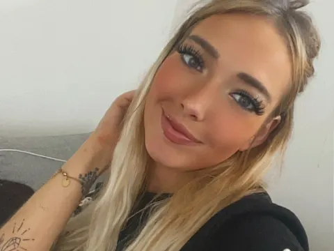 AmyNoe cam model