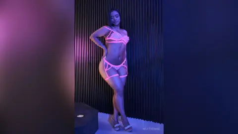 MilyThomas — 👠🫦💄
