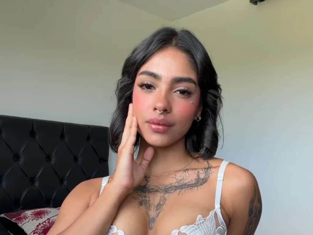 Kiara_Ferrari — Streamate Photos