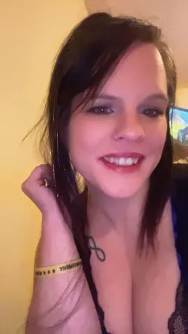 CherryRed36 — Streamate Photos