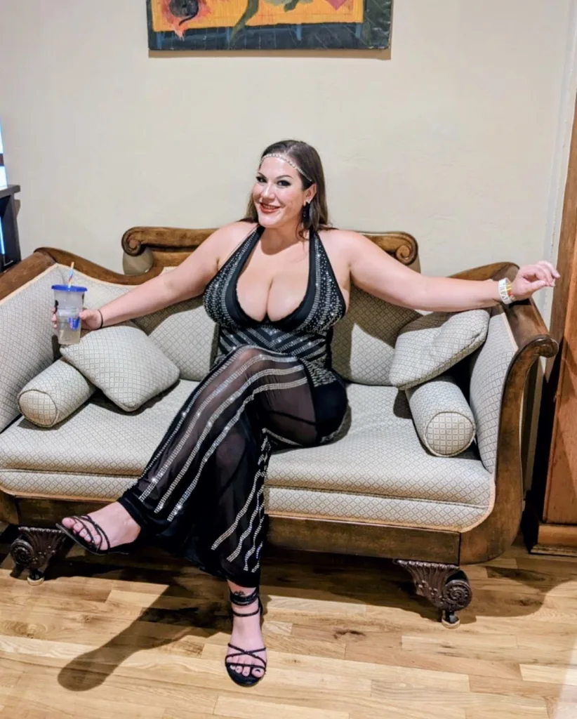 GiantessGypsy — Streamate Photos
