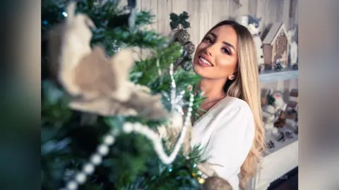 EmilyJener — HOT Christmas🎄🎁