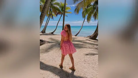 AryaCox — vacation🍍🌊🔥