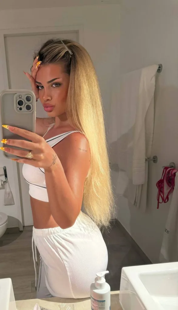 NinaDulcinea — Streamate Photos