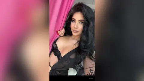 Ryva — Selfie time