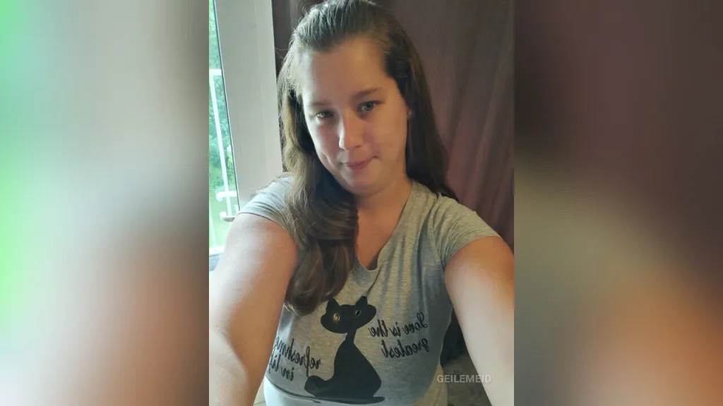 geilemeid — ik zelf in gewone kleding