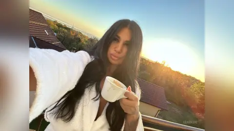 IsaBebe — Do you want a Coffee ☕️?!