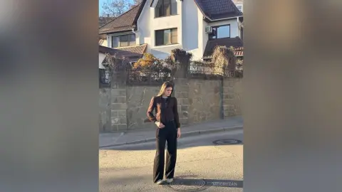 MeiCruzan — Walking