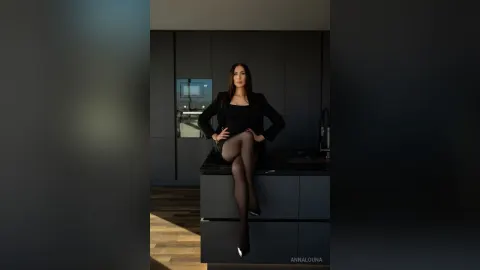 AnnaLouna — Lady Boss