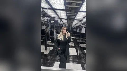 Kendall — Selfies