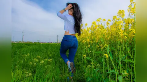 SonyaGils — shhhh...just yellow:P