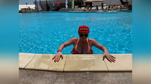 EvelyneSmith — 🏊‍♂️