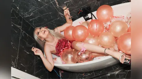 DeniseMoroye — Let's celebrate me! 🎊🥂