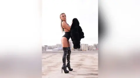 RianaRoss — Glamorous
