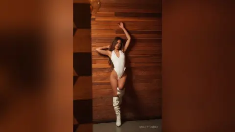 MollyTurbay — get a taste of these sexy legs