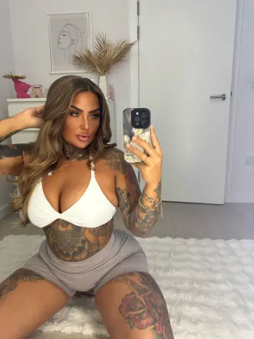 Karolinaox — Streamate Photos