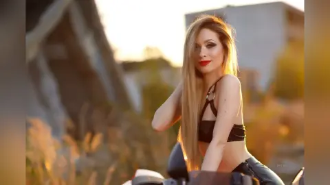 Evelyn — motorbike