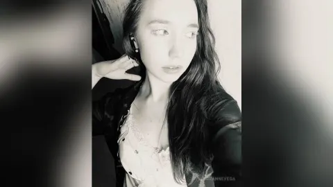 SuzanneVega — hot