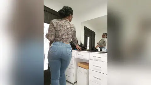 KarenDimples — Sexy body in jean