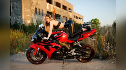 Evelyn — motorbike