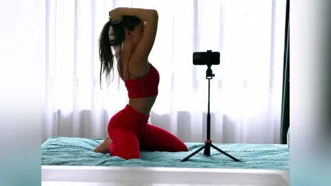 LesleyRed — Leggings? 