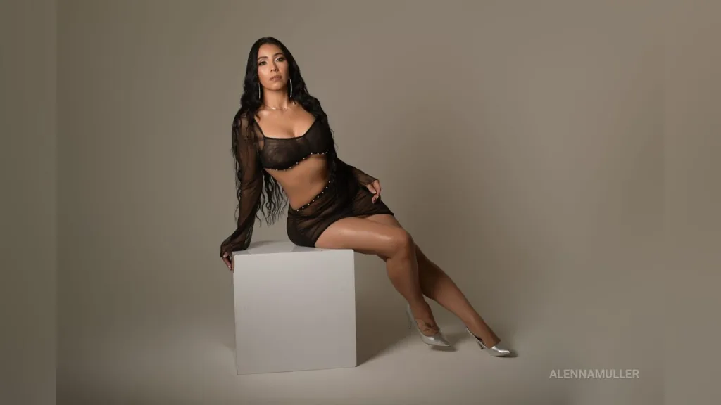 AlennaMuller — Sensual Girl