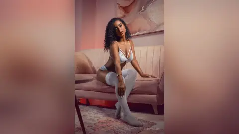 AmmyGrace — sexy girl in bath