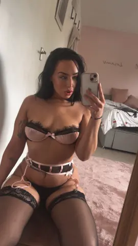 NaughtyNicole1506 — Streamate Photos