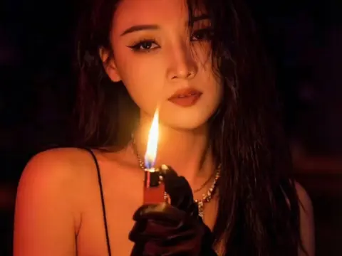 NolanMia cam model