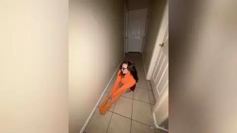 AriaRain — A peep show