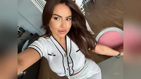 Rita — Selfies
