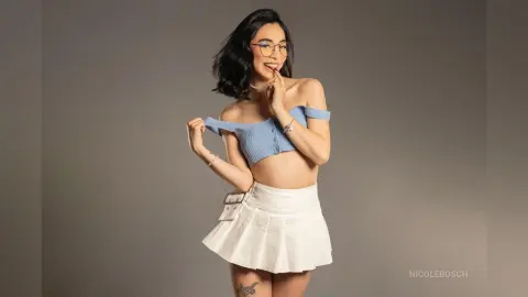 NicoleBosch — Mini Skirt 🤩