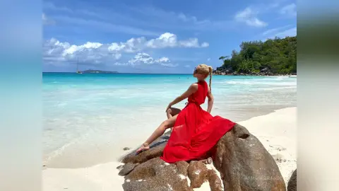 AmeliaGrandes — Seychelles babe