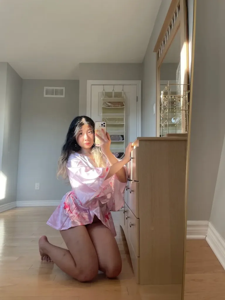 imjiwooe — Streamate Photos
