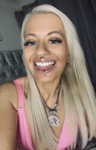 BabeBeth40 — Streamate Photos
