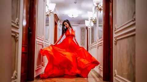 Missy — Lady in red