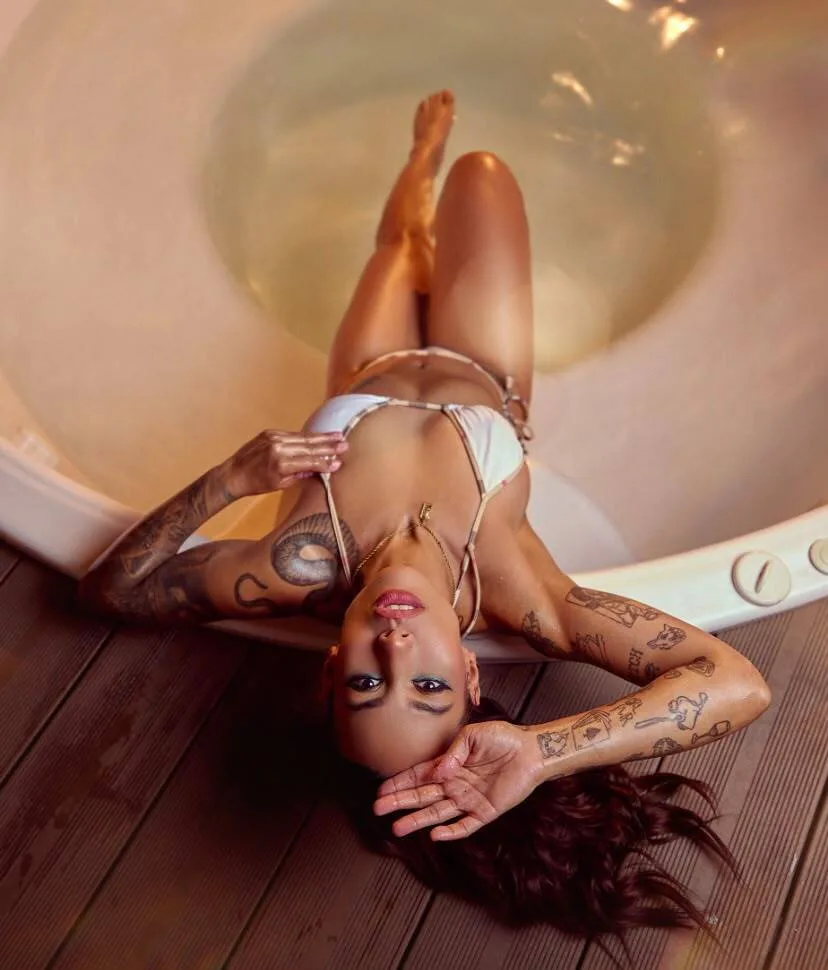 LilyHarpers — Streamate Photos